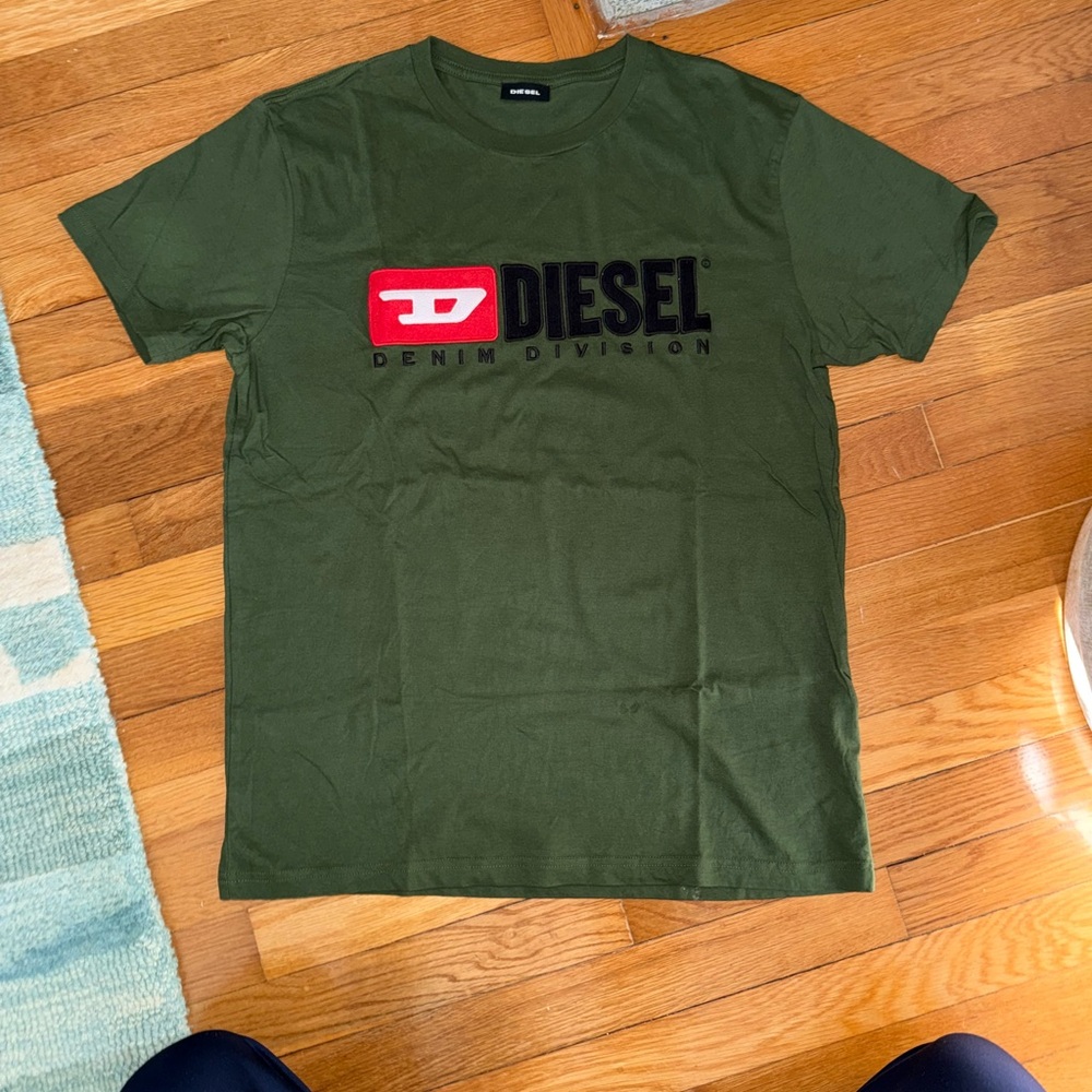 Diesel Men's Army Green Short Sleeve Tee embroidery size large like new